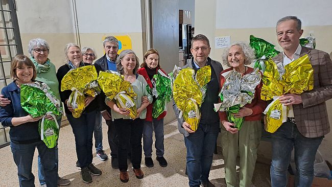 Uova di Pasqua ai bambini