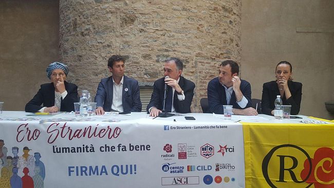 Emma Bonino lancia a Firenze la campagna per superamento Bossi-Fini