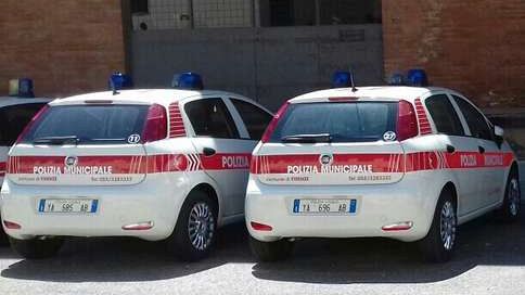 Incidente in piazza Duomo: coinvolta un'auto della Polizia Municipale