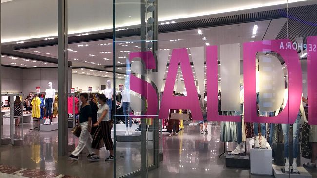 Saldi: il gran caldo non frena gli acquisti