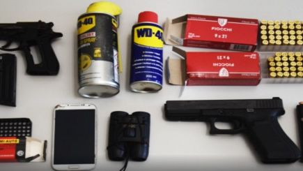 Livorno: sparava sulle saracinesche dei negozi