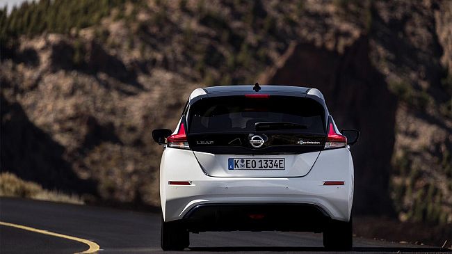 Nissan presenta in piazza Strozzi la versione rinnovata della 100% elettrica