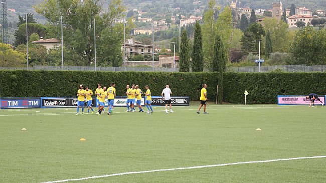 La nazionale di calcio di Poste Italiane al Centro tecnico di Coverciano