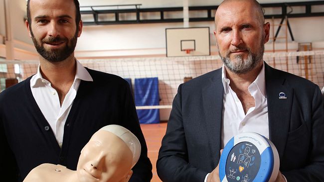 Sanità: rinviata la legge sui defibrillatori negli impianti sportivi