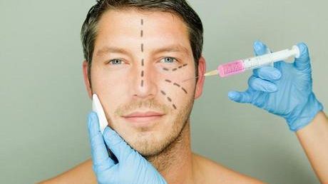 Anche gli uomini chiedono il “ritocchino” - Intervista al Prof. Mario Dini sulla chirurgia estetica maschile