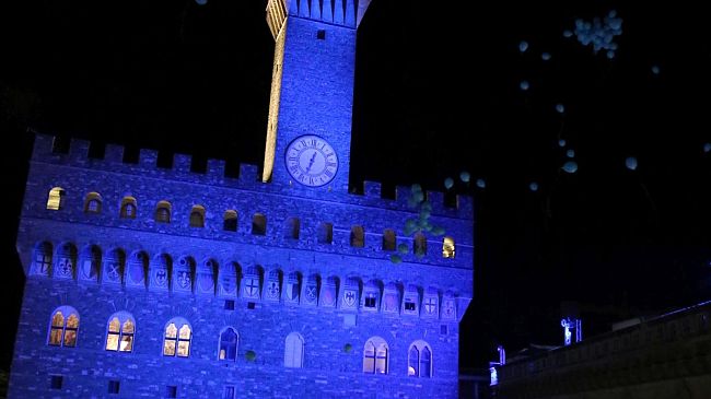 Palazzo Vecchio illuminato di blu per Giornata Mondiale Diabete
