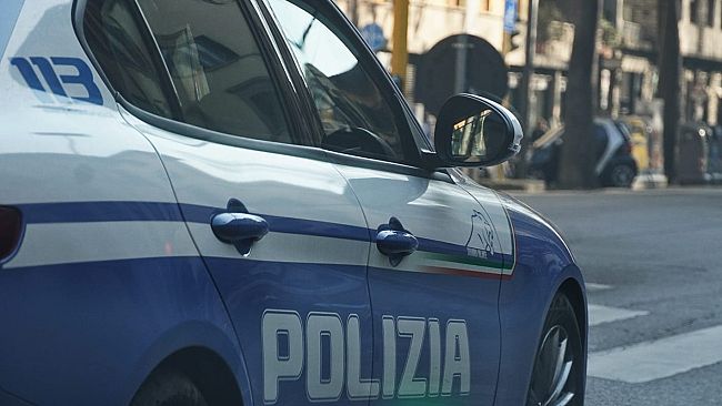 Firenze: 43enne prende a calci e pugni il cancello del Tribunale