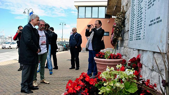 Mancano 20 giorni alle elezioni: la campagna non si ferma neanche di domenica