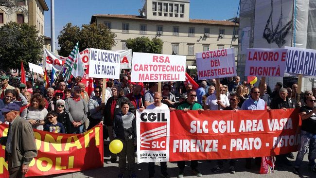 Primo maggio:  a Vinci pranzo davanti alla Cartotecnica Maestrelli occupata