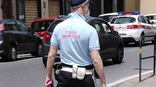 Scontro tra scooter, viali bloccati per un'ora