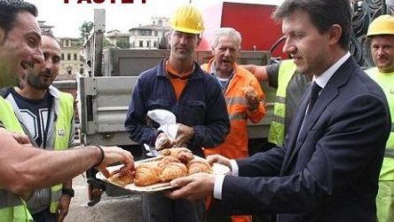 Lungarno Torrigiani, Dario Nardella dona il Fiorino d'oro agli operai