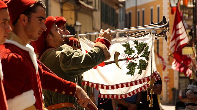Montalcino rivive il Medioevo con il Torneo di Apertura delle Cacce