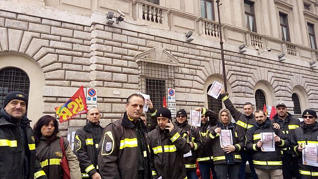 Vigili del fuoco della Toscana in presidio a Roma