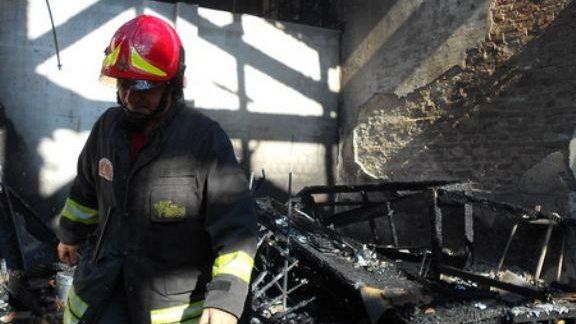 Lucca: incendio nell'ex scalo merci della stazione