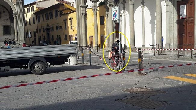 Santissima Annunziata, il nastro taglia fuori i passanti