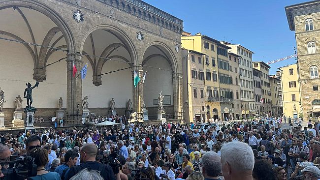 Teatro della Toscana: una mozione chiede lo stop al declassamento