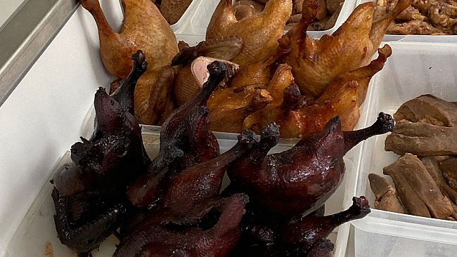 Teste di maiale in vendita senza autorizzazione 