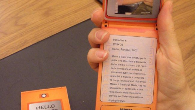 Hello Reanet: la biblioteca vestita da cellulare