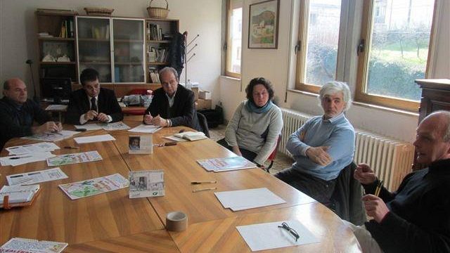 Come fare una casa di terra e paglia