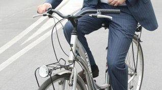 Pdl: Renzi in limousine. La replica: monovolume per esigenze di lavoro