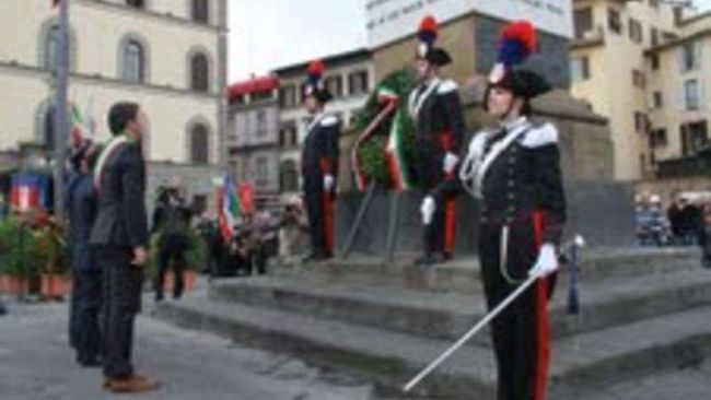 Festa forze armate, alzabandiera solenne in piazza dell’Unità