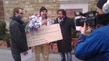 Quanto costa la Giunta Renzi? Striscia non molla e torna a Firenze