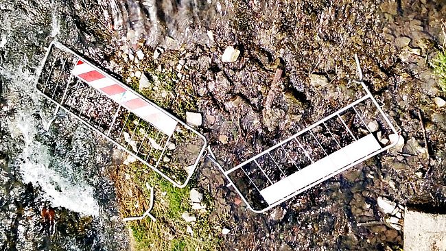 Transenne lanciate dal ponte nella Greve, vandali al Galluzzo