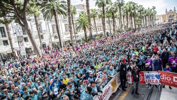 Domenica 5 maggio la Deejay Ten arriva per la prima volta a Viareggio