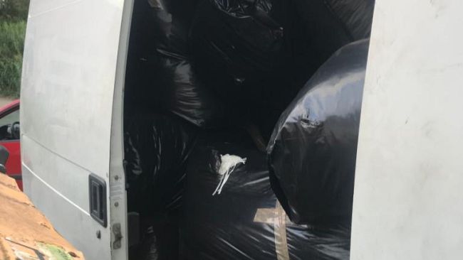 Scarti tessili nei cassonetti: due denunce