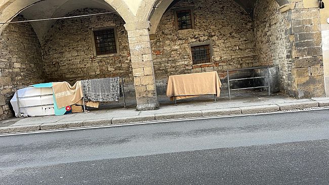 Via Senese, le storiche Fonticine trasformate in accampamento