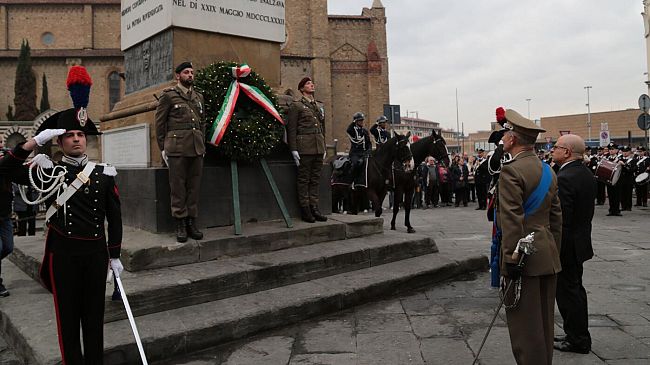Su piazza dell'Unità l'ombra del Giardino Nidiaci