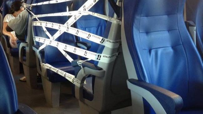 Pendolari restano a piedi, il treno è vittima dei vandali