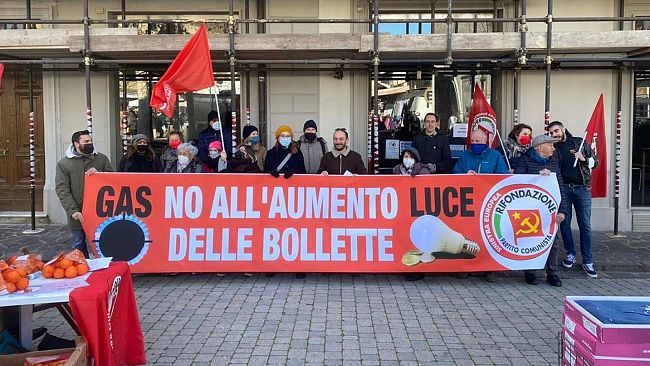 Rifondazione e SPC in piazza contro il caro bollette