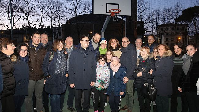 Nuova Piazza Elia Dalla Costa: giochi, tavoli e panchine a Gavinana