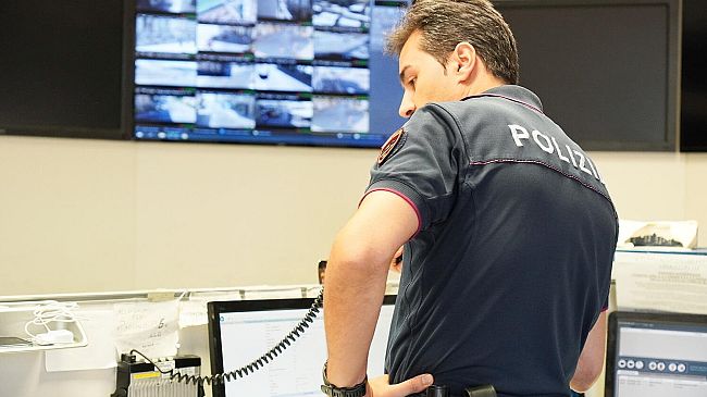 Segano catalizzatore da un'auto: a caccia di rodio?