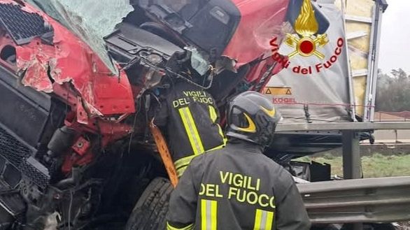 Incidente stamani in Autosole, traffico bloccato 