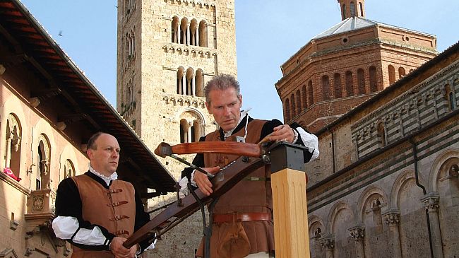 Domenica 2 giugno l'antica sfida del Balestro del Girifalco a Massa Marittima