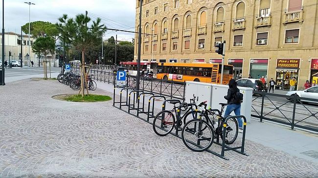 Bici: pulizia delle rastrelliere nel Quartiere 1