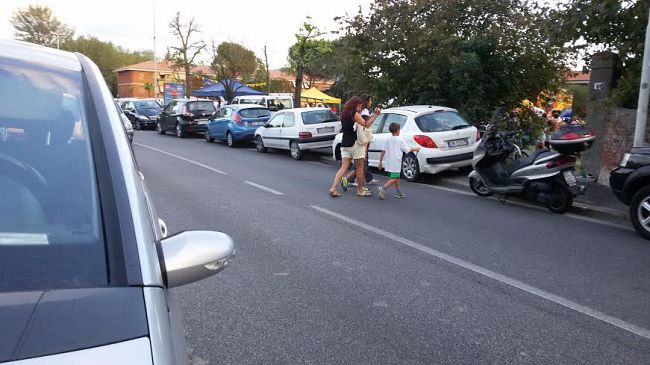 Festa dello Sport con sorpresa: auto su marciapiedi e piste ciclabili