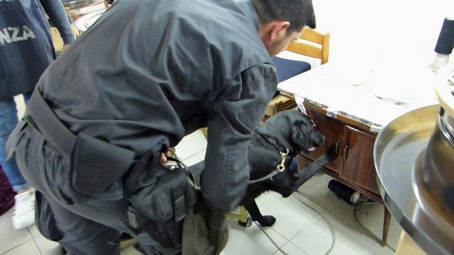 Droga nel Centro di accoglienza: la Finanza ci arriva partendo dalla Fortezza