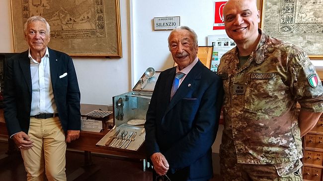 Donato all'IGM raro baule da campo dei topografi italiani 
