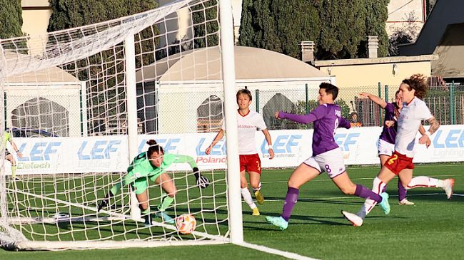 Un’ondata giallorossa travolge le Women viola