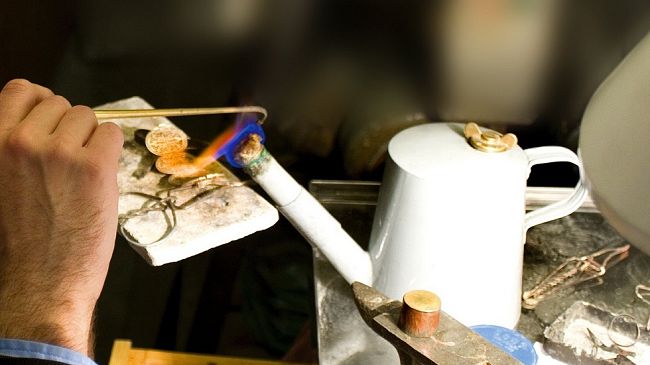 Oreficeria e farmaceutica: boom in Toscana