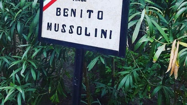 Lucca: all’assessora piaceva Benito Mussolini