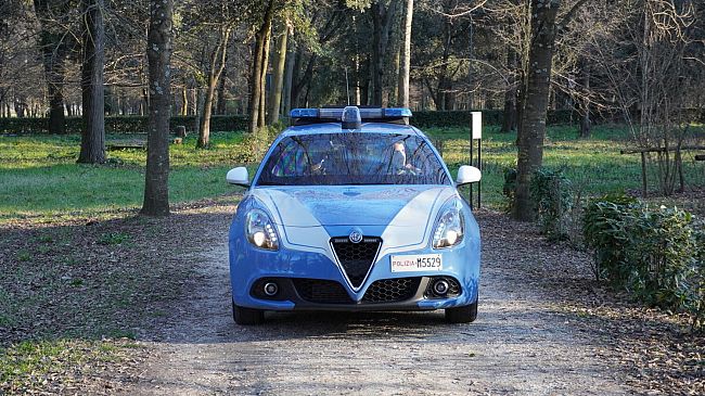 Anziana 'raggirata' e derubata nel parcheggio del supermercato