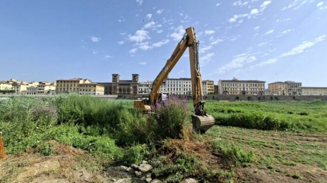 Arno: lavori nel centro di Firenze