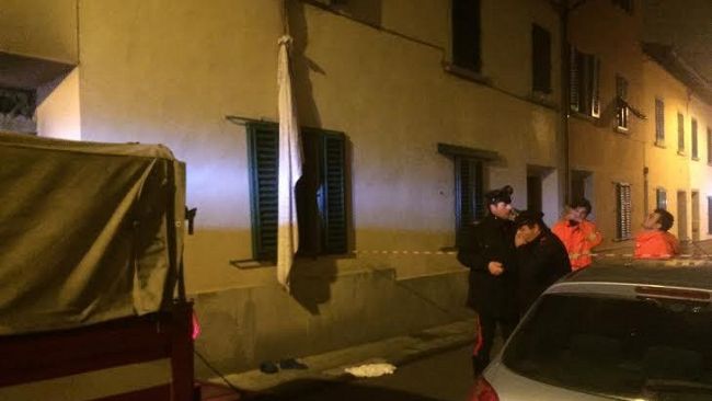 Incendio in un appartamento, i carabinieri salvano i bambini 