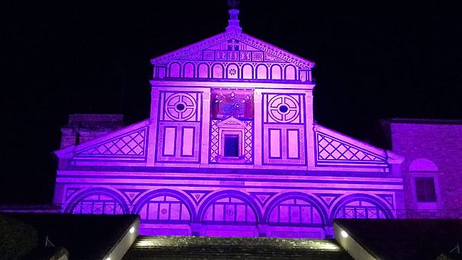 Firenze in rosa: quando solidarietà e prevenzione fanno spettacolo