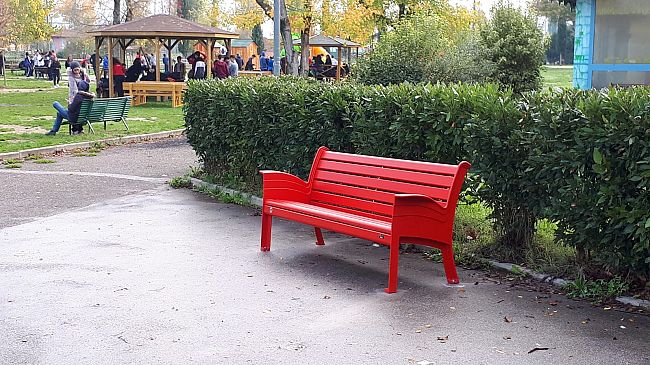 Via Allori: rubata la panchina rossa anti-violenza