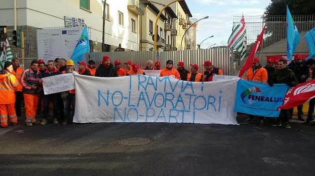 Tramvia, operai incrociano le braccia 